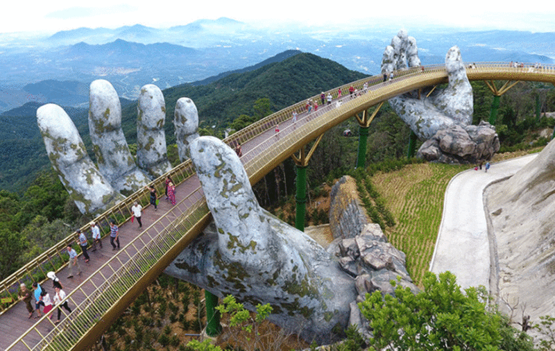 le-pont-d'or-a-danang-1