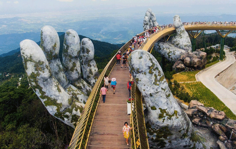 Le Pont D’Or À Da Nang