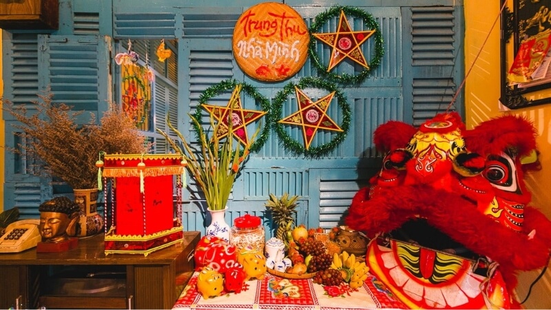 Fête de Mi-Automne au Vietnam : plateau de fruits lors