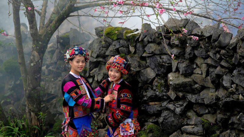 les femes lolo bariolés du Vietnam