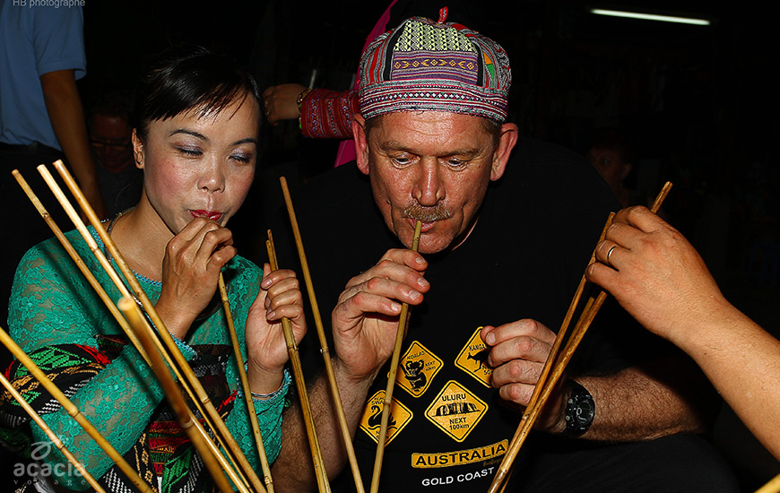 Dégustation d’alcool de riz (Mai Châu) – Tradition locale – Asia Novo Tours