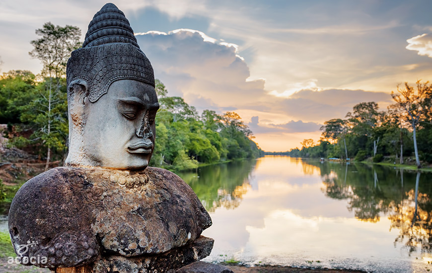 Statue à Angkor Wat (Siem Reap) – Art khmer – Asia Novo Tours
