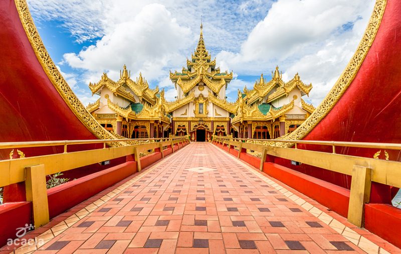 Karaweik-palace-in-Yangon-Myanmar-1.jpg