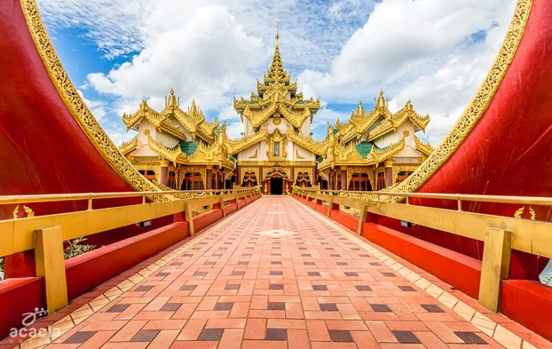 Karaweik-palace-in-Yangon-Myanmar-1.jpg
