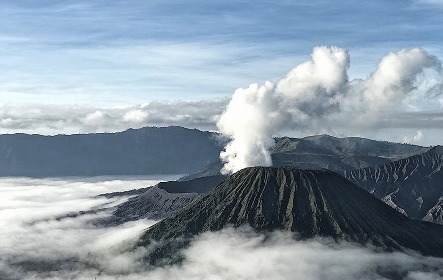 Le volcan Kelimutu et ses trois lacs-0