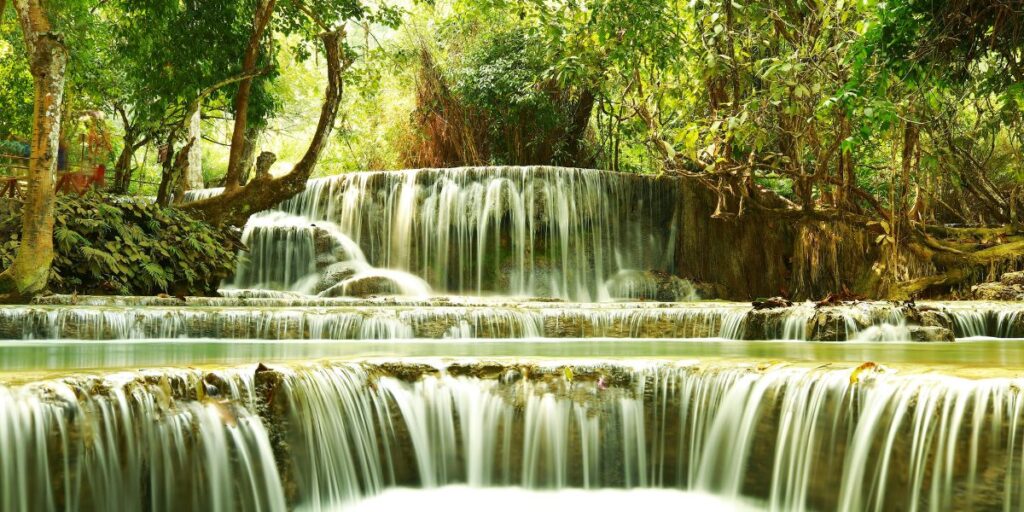Que voir au Laos : Une cascade gigantesque idéale à retour aux sources tout près de l’ancienne capitale