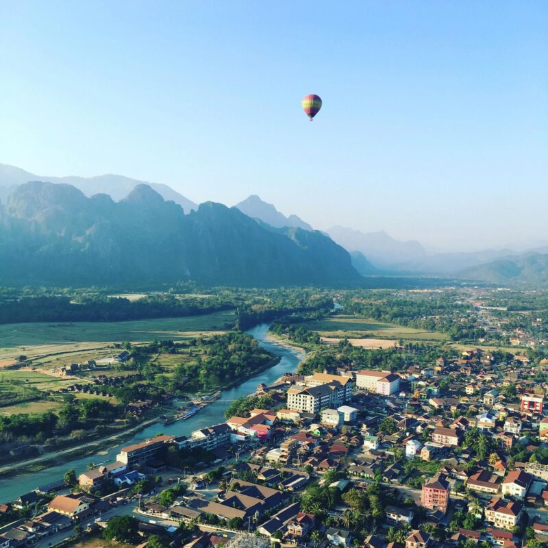Vol en montgolfière à Vang Vieng : Une expérience unique et incontournable