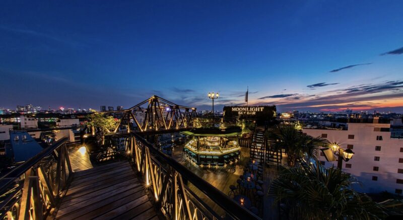 rooftop bar hanoi moonlight sky bar