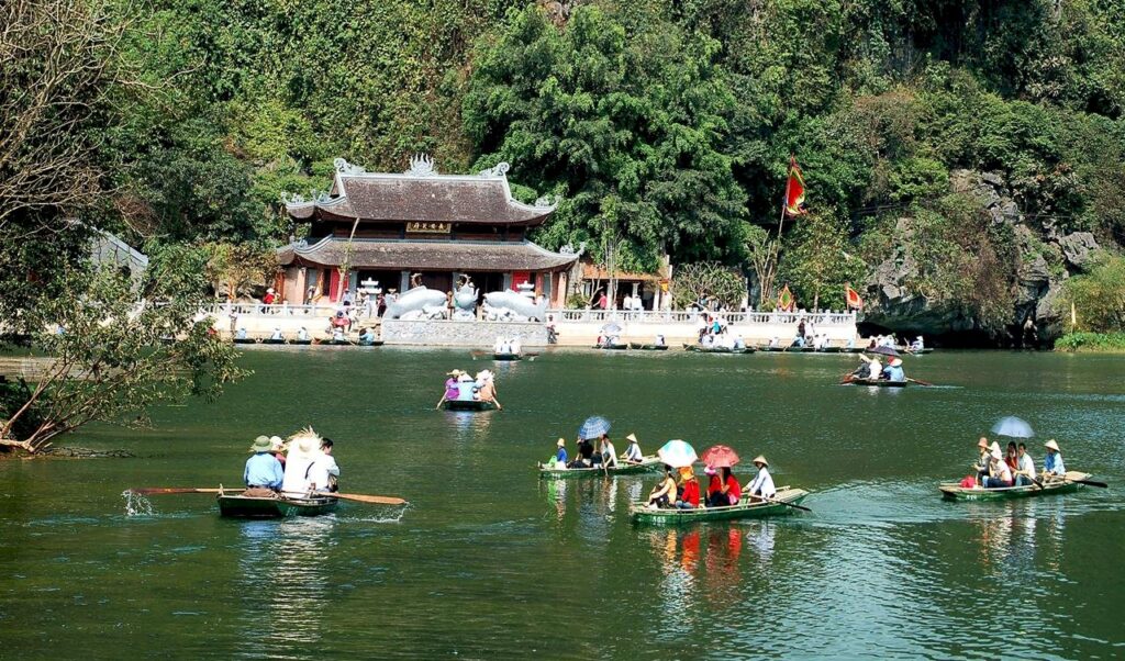 Découverte de la Pagode des Parfums – Un voyage vers la terre sacrée du Bouddha
