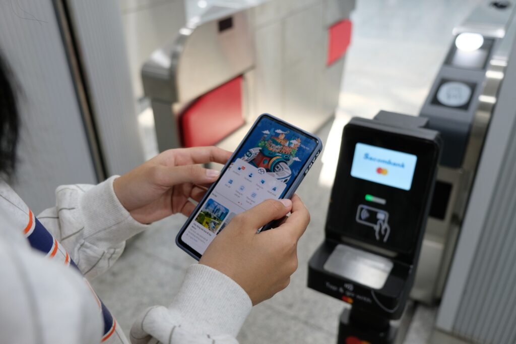 Le métro de Hô Chi Minh-Ville : Distributeur automatique de billets au métro