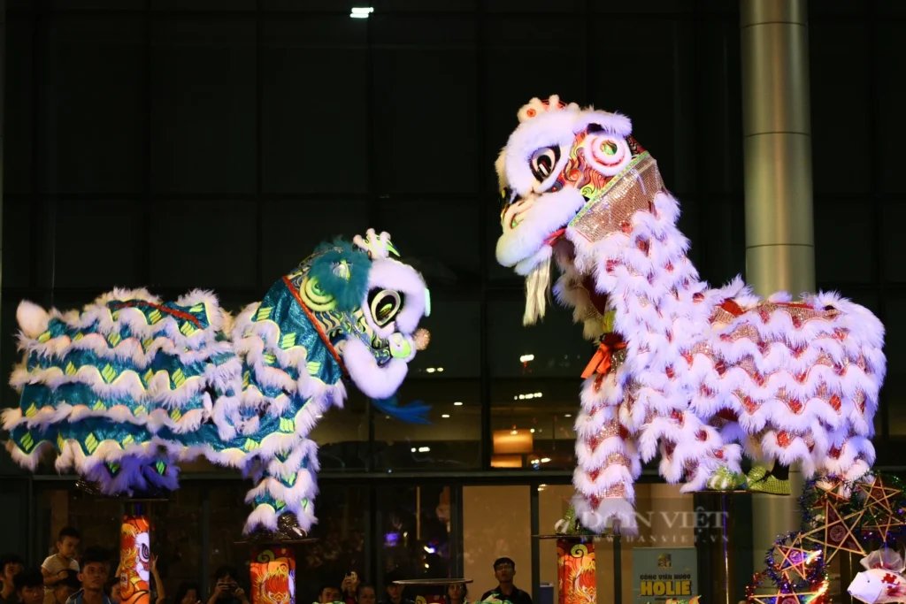 La danse traditionnelle du lion (Múa Lân) au Vietnam