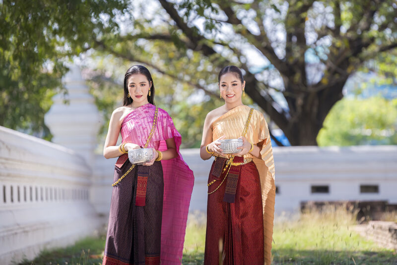 Filles thaïlandaises en tenues traditionnelles – Grâce culturelle – Asia Novo Tours