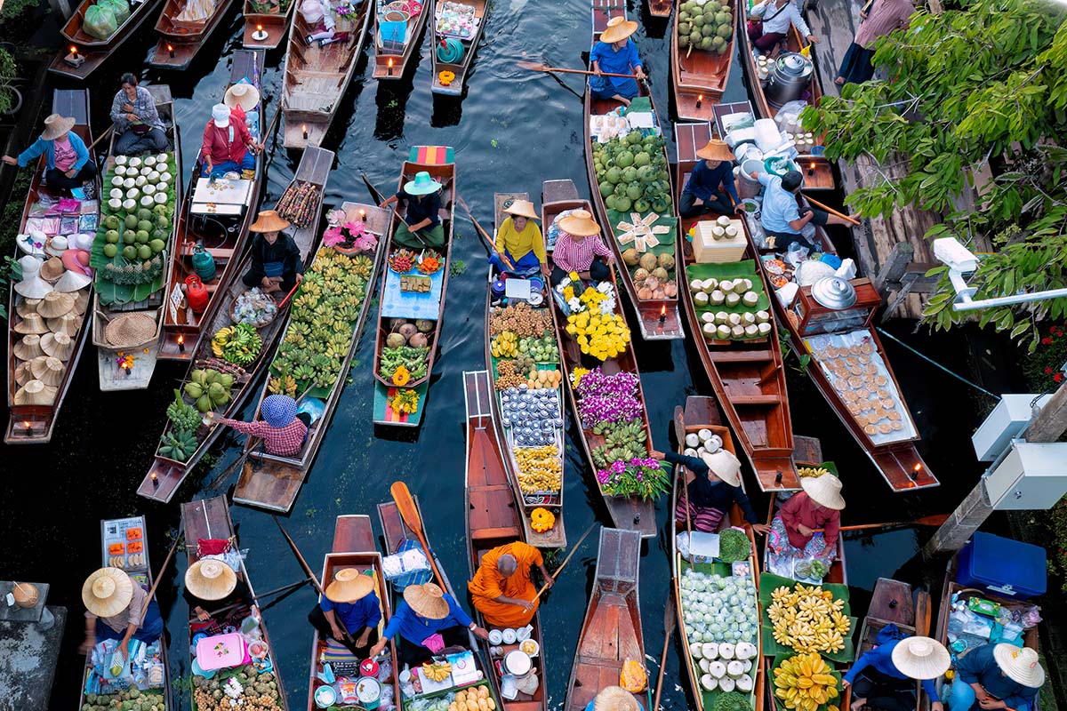 Marché flottant aux environs de Bangkok