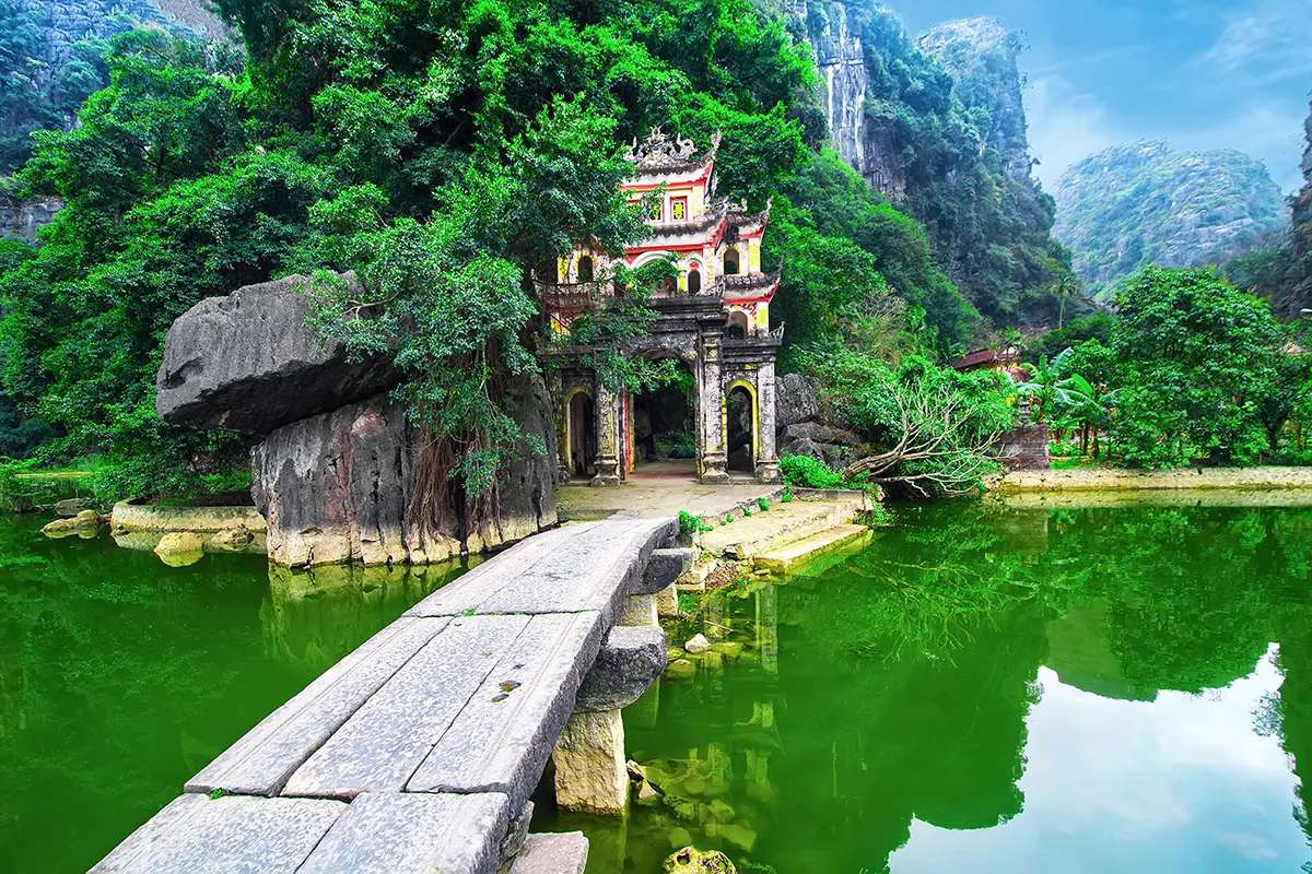 Temple de Jade à Tam Cốc (Ninh Binh) – Spiritualité karstique – Asia Novo Tours
