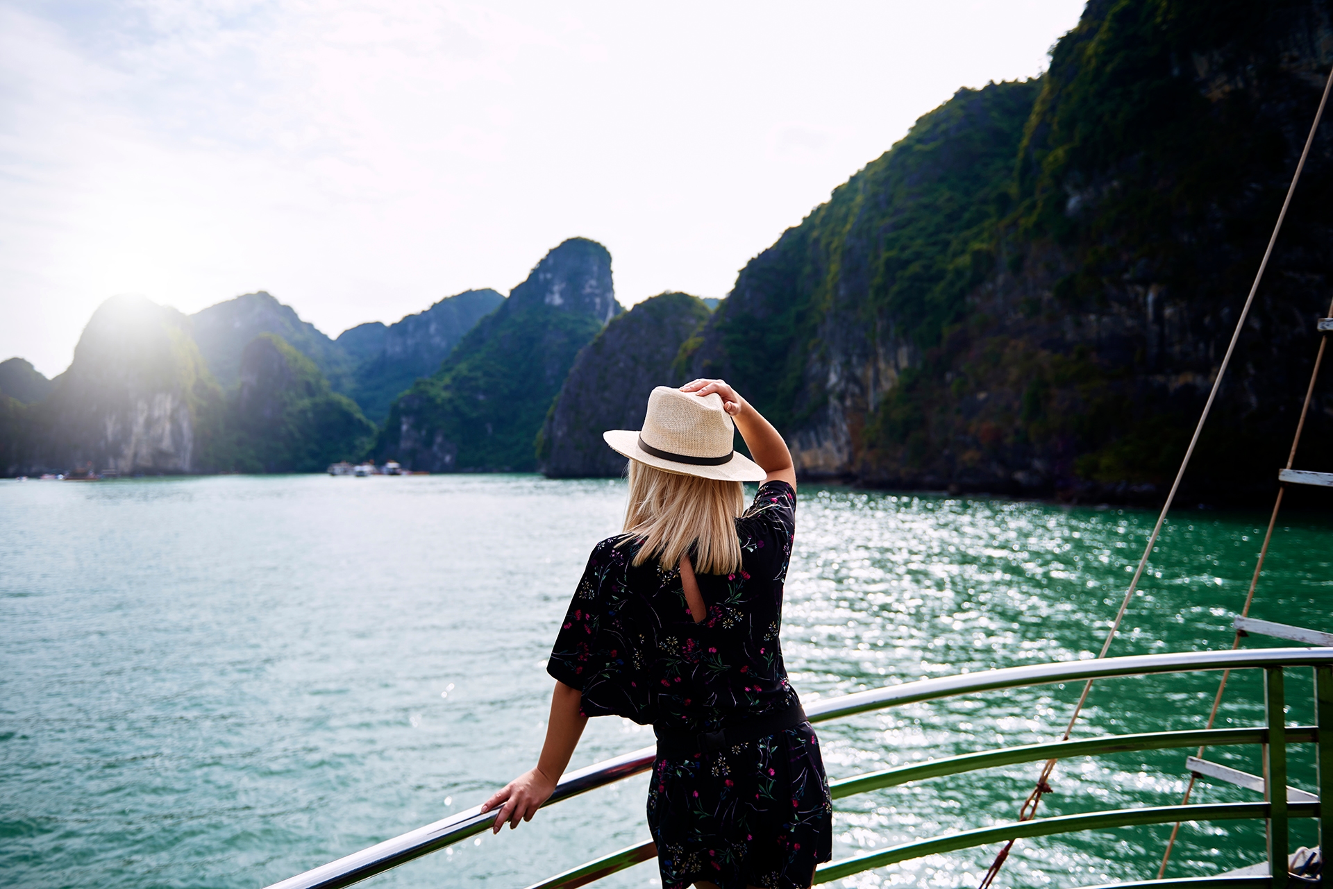 Touriste à bord du bateau à Halong