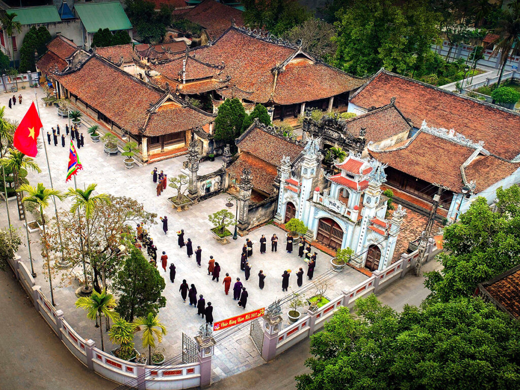 La maison communale du village – gardienne des valeurs communautaires aux villages vietnamiens.