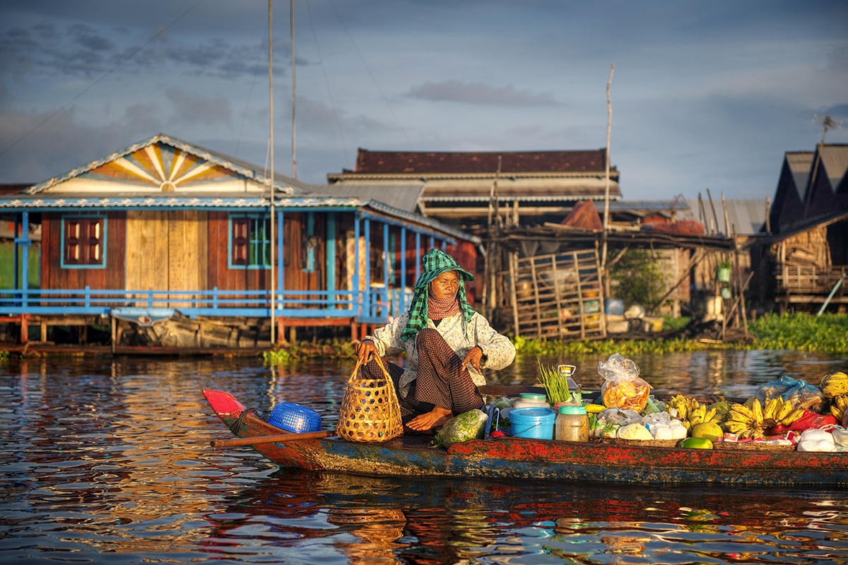 Vendeuse sur le lac Tonle Sap au Cambodge
