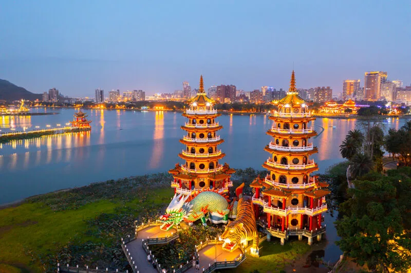 pagode-dragron-et-tigre-voyages-taiwan-sur-mesure-asia-novo-tours.jpg
