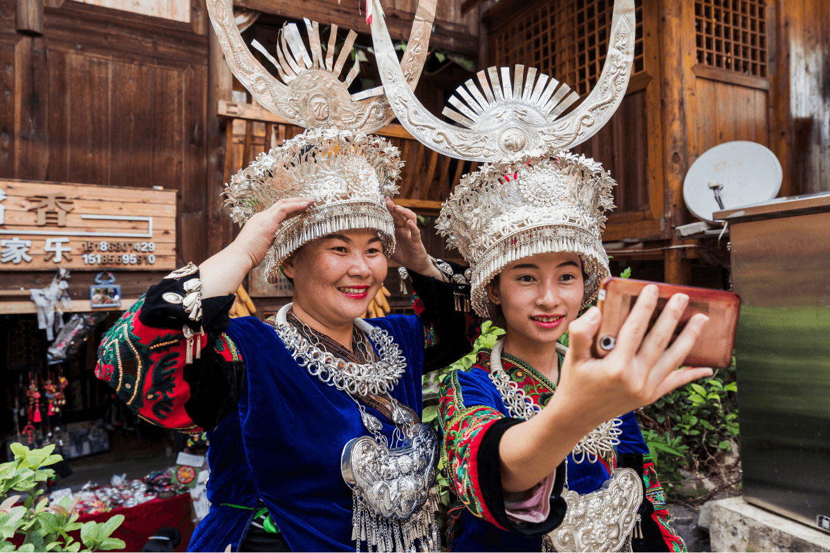 Femmes Miao en costume (Guizhou) – Tradition ethnique – Asia Novo Tours