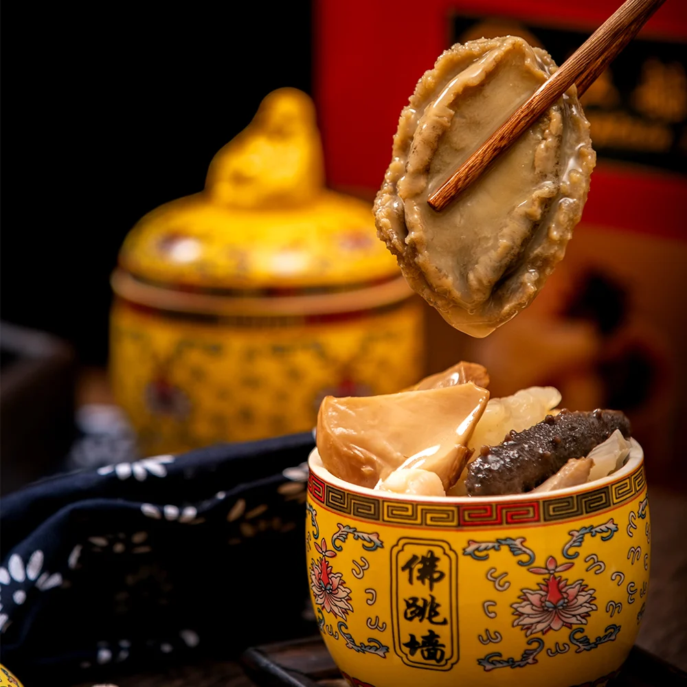 Bouddha saute le mur, originaire du Fujian, est une soupe raffinée autrefois servie à la cour impériale et aux familles mandarines