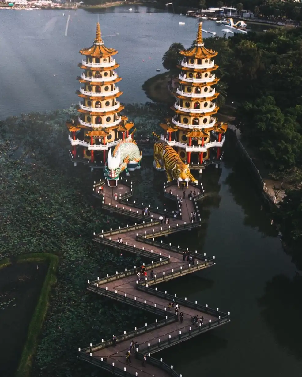 Les Pagodes du Dragon et du Tigre