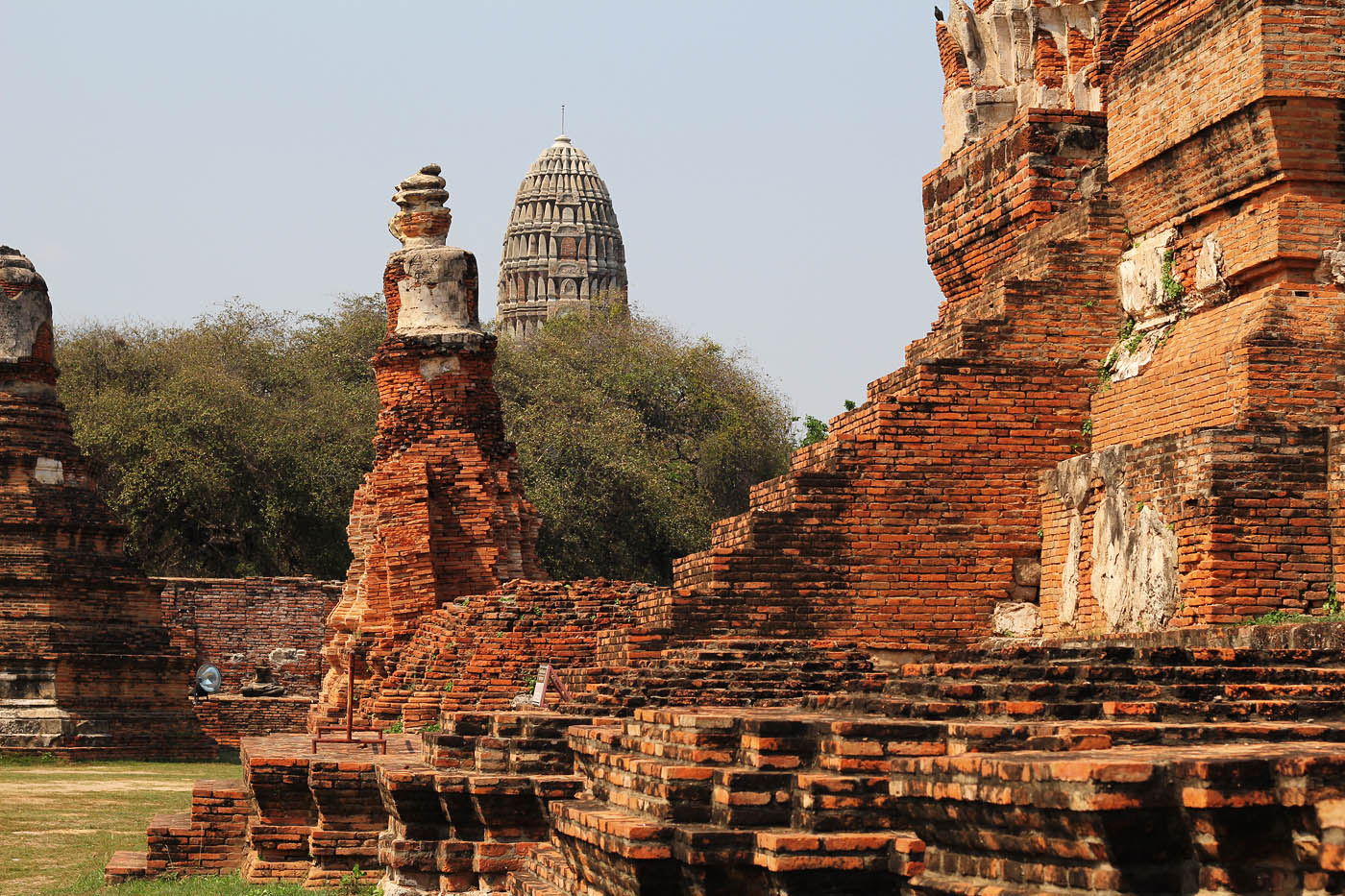 Wat Maha That – une ruine restaurée d’un monastère bouddhiste, située dans le parc historique national d’Ayutthaya