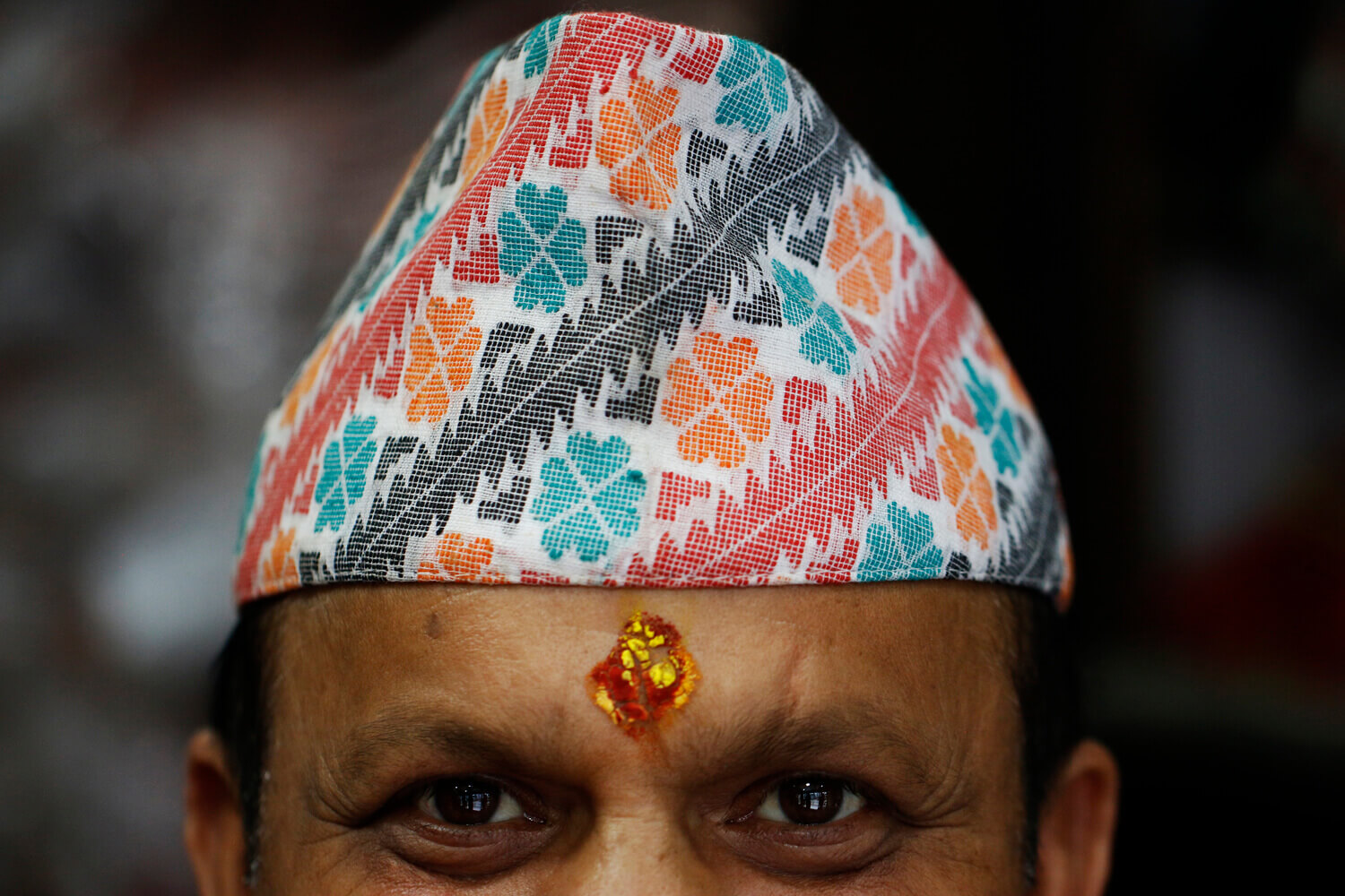 Le topi dhaka népalais
