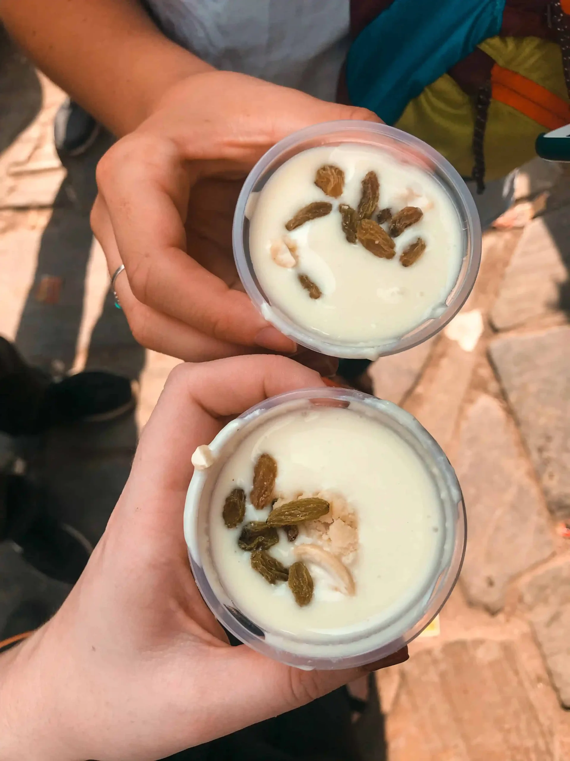 La lassi est un incontournable culturel à Katmandou, mêlant tradition, fraîcheur et esprit communautaire