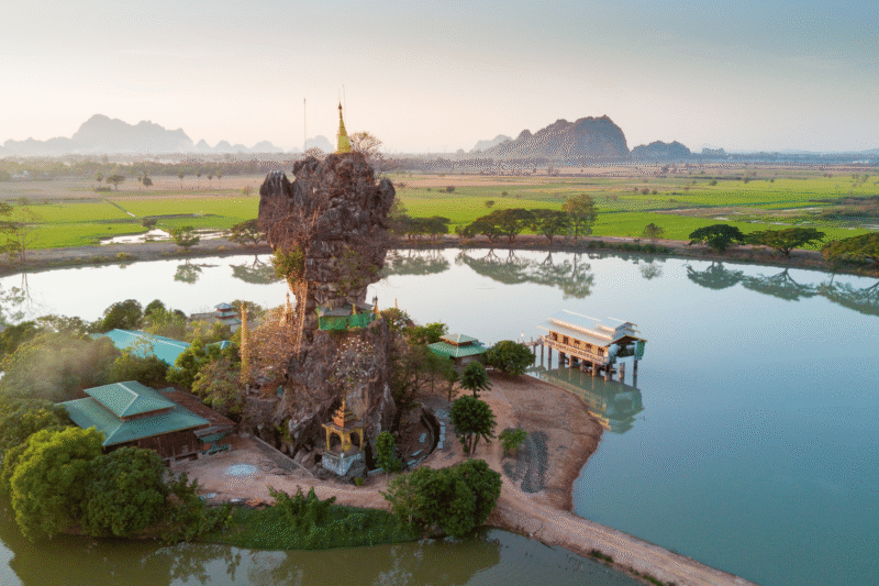 Monastère de Kyauk Kalap - voyage nature en Birmanie, trek et aventure en Birmanie - Asia Novo Tours